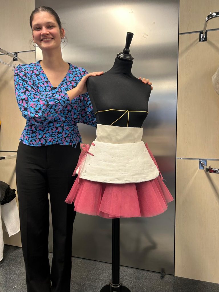 faldas-materiales-inusuales (11)