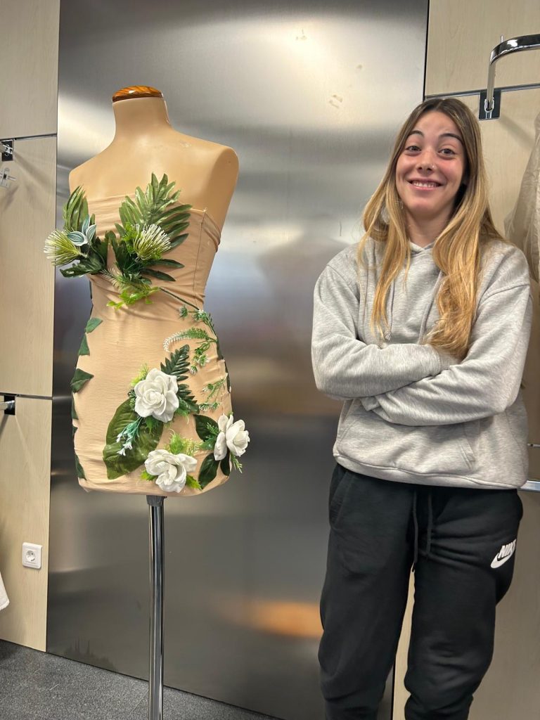 faldas-materiales-inusuales (14)