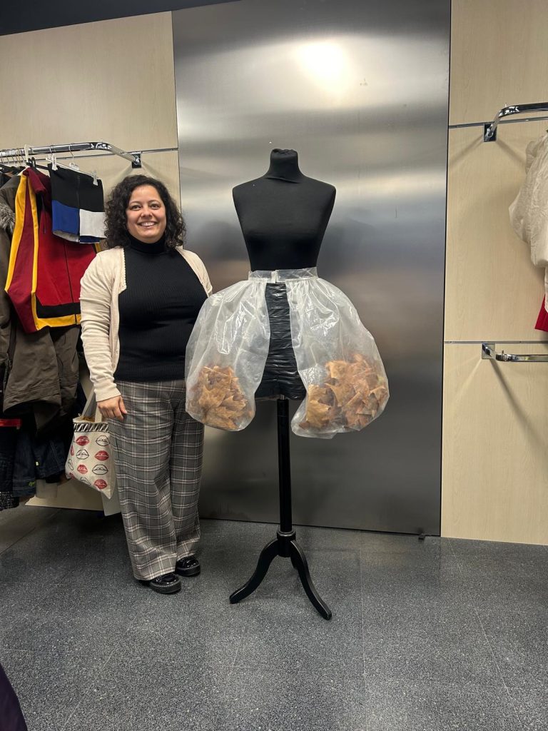 faldas-materiales-inusuales (18)