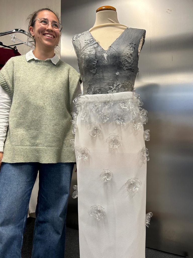 faldas-materiales-inusuales (4)