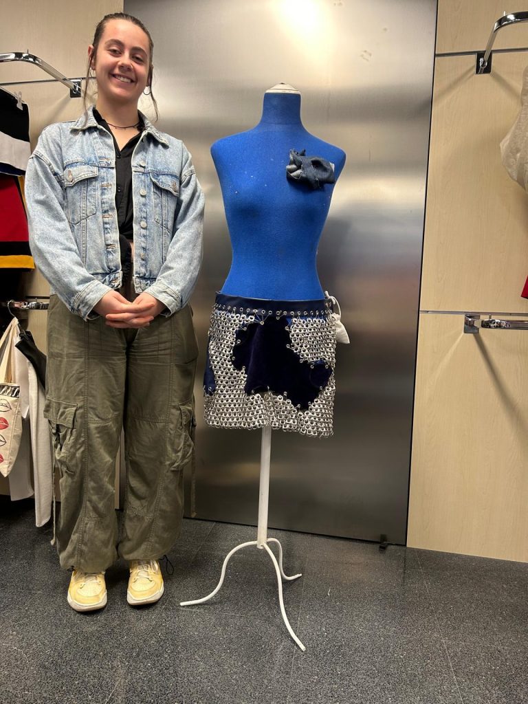 faldas-materiales-inusuales (6)